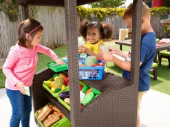 Outdoor Pretend & Play Market